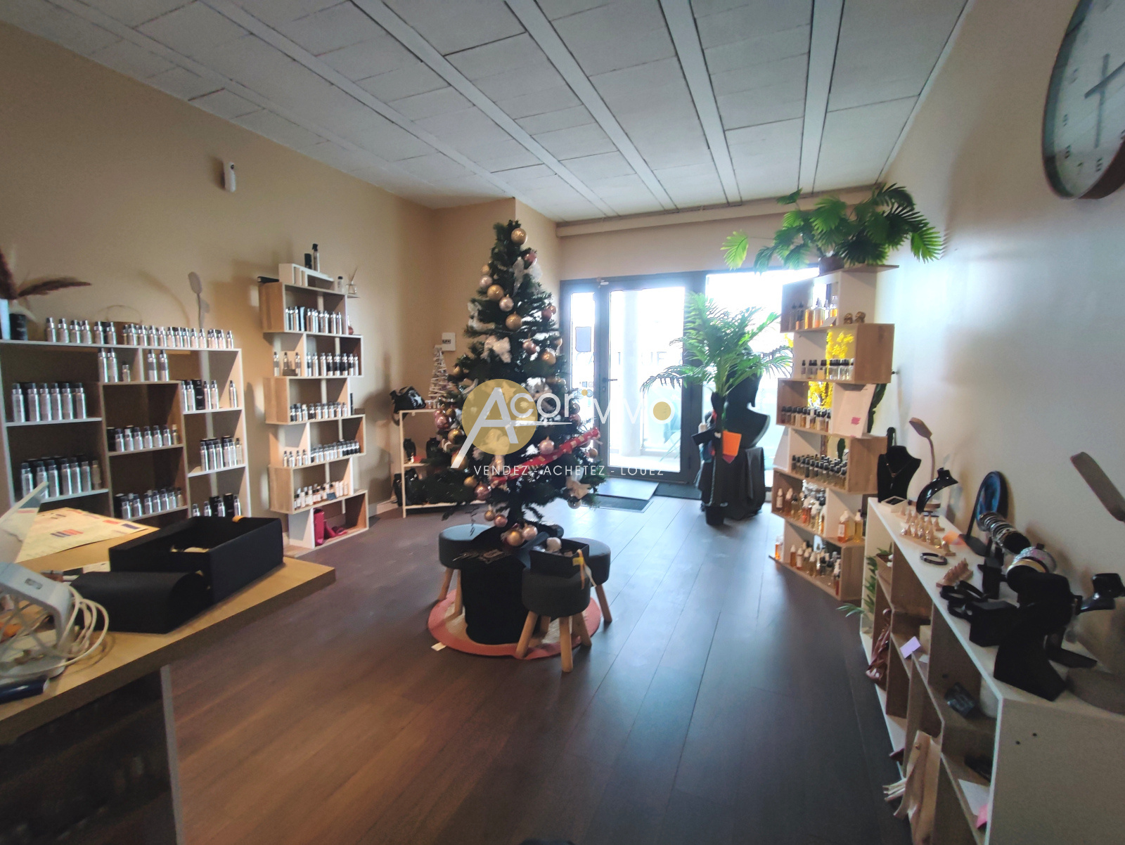 Local commercial 1 pièce 60 m² · à Six-Fours-les-Plages · 60 m² · 75 400 €